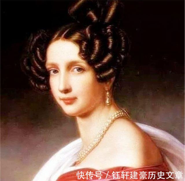 这位女王是家庭的暴君,她深爱女儿,竟不想让女