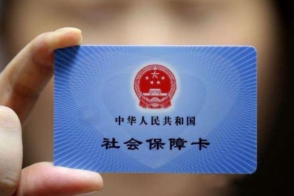 明年起,有人为农民工交社保,再也不用交新农合