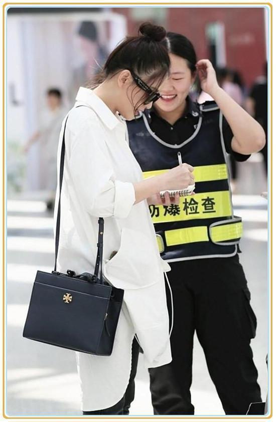 同样是裙子里套牛仔裤:陈乔恩时髦到飞起,张钧