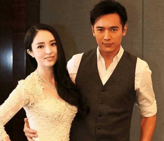 小酒窝生日众星送书面祝福,高云翔难熬董璇无力,网友:太冷清了