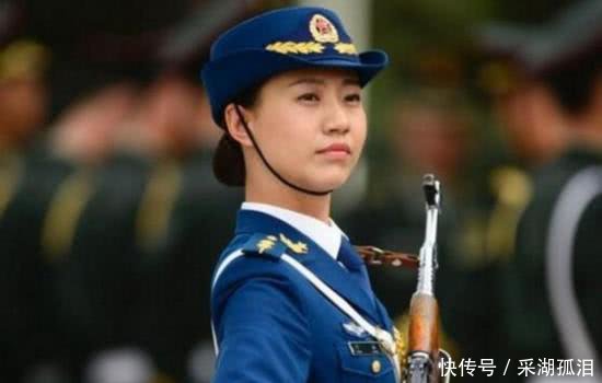 中国女兵在阅兵典礼上,为何必须穿丝袜原来有