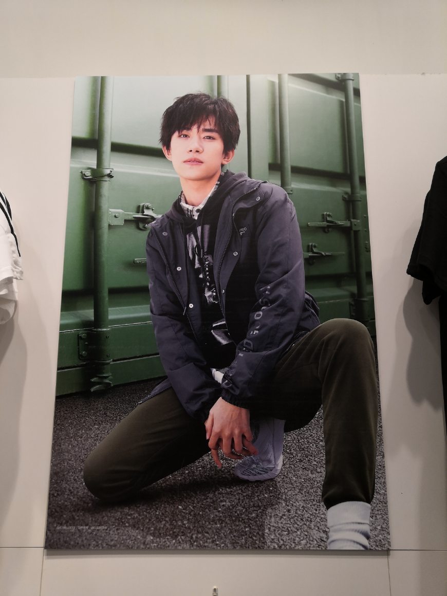 易烊千玺又被冠军运动员喜爱,她用一句话祝福