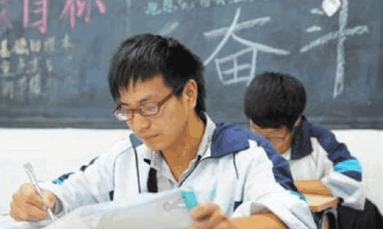 学霸高考查分324分, 父母得知后不敢相信, 再次