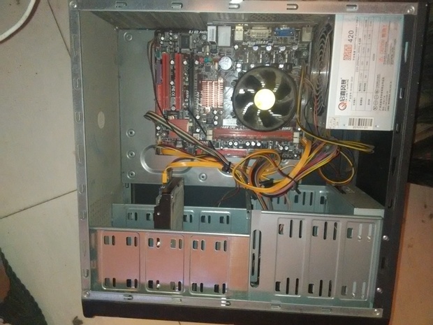 电脑开机时主机响_电脑主机电源响_电脑主机开机时嗡嗡响