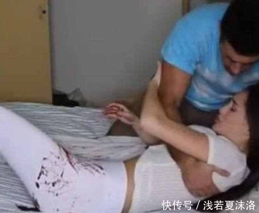 男子下班后发现女友在睡觉，结果发现床上的血迹后吓的脸都青了