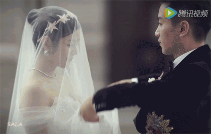 阿娇赖弘国互动少，李小璐贾乃亮同台显尴尬，明星也是塑料爱情