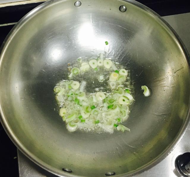 豆腐皮怎么样做才好吃?韭菜素炒千张的家常做