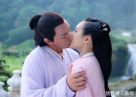 明星接吻戏:迪丽热巴借位,杨幂半真半假,赵丽颖