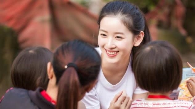 奶茶妹妹退出京东,离开刘强东后,新身份让百