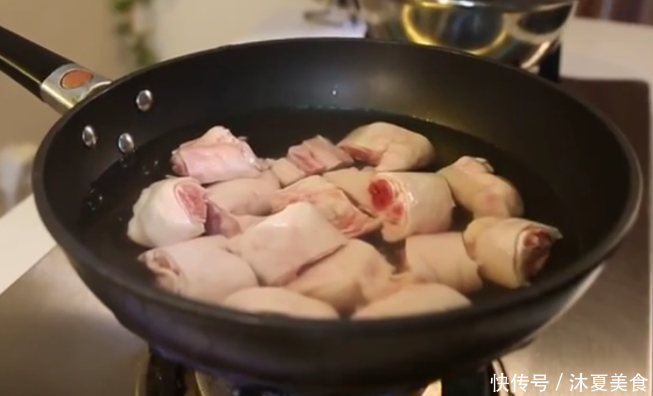 猪脚怎么煮才不会油呢 t018f19f60f957de0f0.png