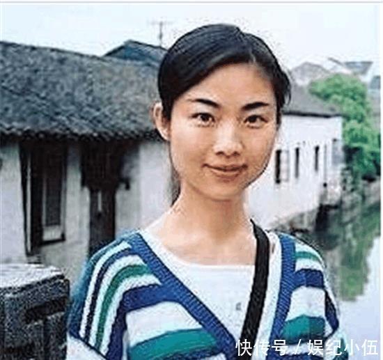 44岁央视主播康辉的妻子刘雅洁近照