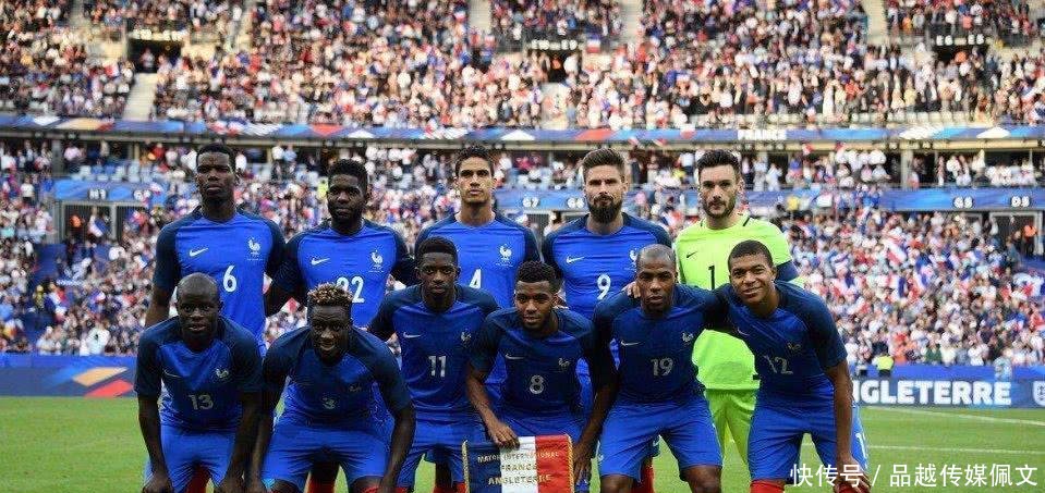 法国足球队黑压压一片, 黑人球员占了多数, 女友