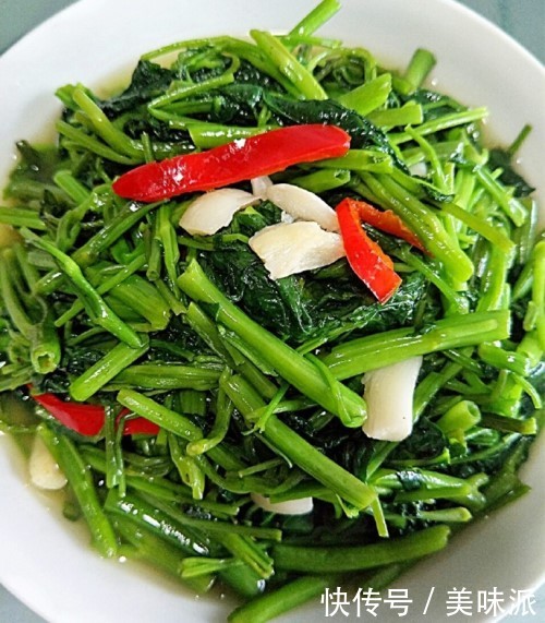 回娘家给母亲过生日,看到弟媳做的饭菜,让我心里敢怒不敢言