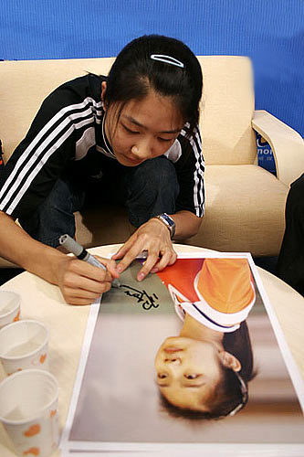 基本简介 霍晶,一个19岁的姑娘,成为了天津女排(06-07)赛季重夺联赛