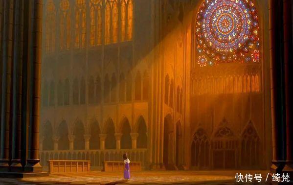 在这些电影中,我们可以看到被烧毁前的巴黎圣母院