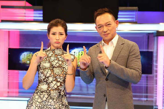 美女足球解说漠寒:可以当花瓶 但花瓶要填满