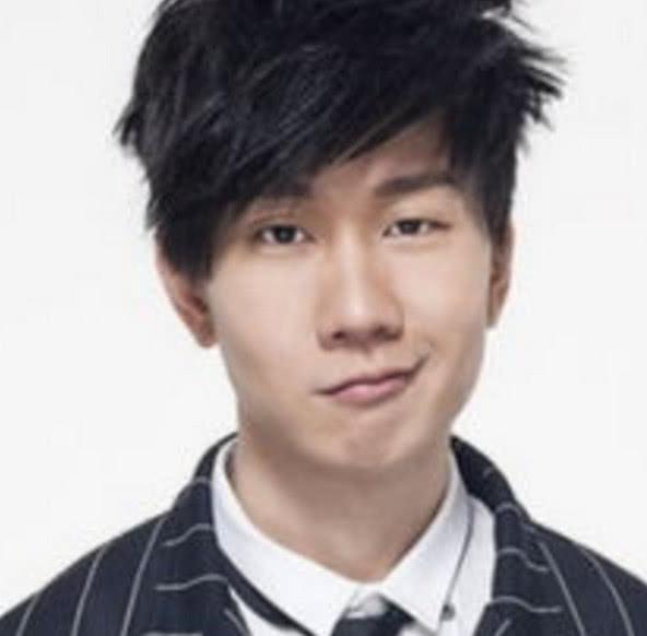 时隔多年,王大陆田馥甄再次甜蜜合照,我们林