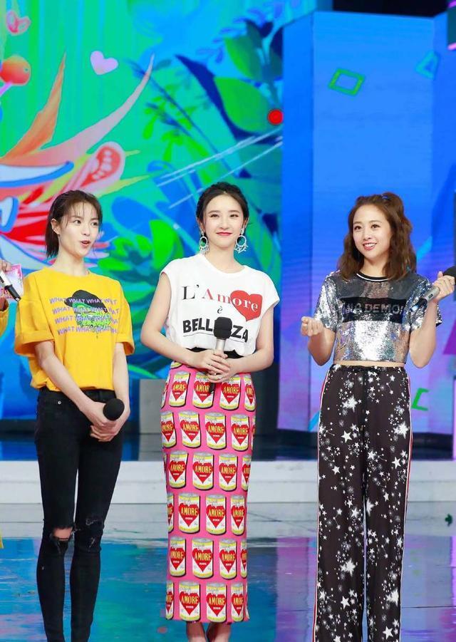 真是厉害唐艺昕!和迪丽热巴同穿一件衣服,连女