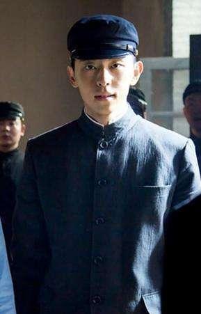 他曾是杨紫男友,如今狂追乔欣,且看邓伦如何疯