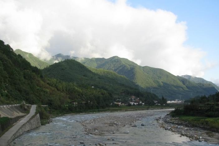 佛坪县辖2个镇,7个乡:袁家庄镇,陈家坝镇,长角坝乡,西岔河乡,十亩地乡