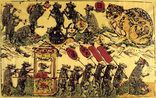 老鼠娶亲的各种绘画版本 老鼠娶亲的年画和剪纸在我国民间视为吉祥物表现一伙老鼠掮旗打伞,敲锣吹喇叭,抬着花轿迎亲。骑在癞蛤蟆背上的是新郎,头戴清朝的官帽,手摇折扇,双目注视着一只大金箱,显出一副贪婪的样子。正当这伙丑类大摇大摆,招摇过市之时,等待它们的却是一头大黄猫。前面鸣锣开道的一对鼠兄鼠弟,其中之一已被猫的利爪抓住,另一只则咬在猫的嘴上。此时,坐在花轿里的新娘,自知末日来临、泪流满面。这幅年画反映了人民鲜明的爱憎。