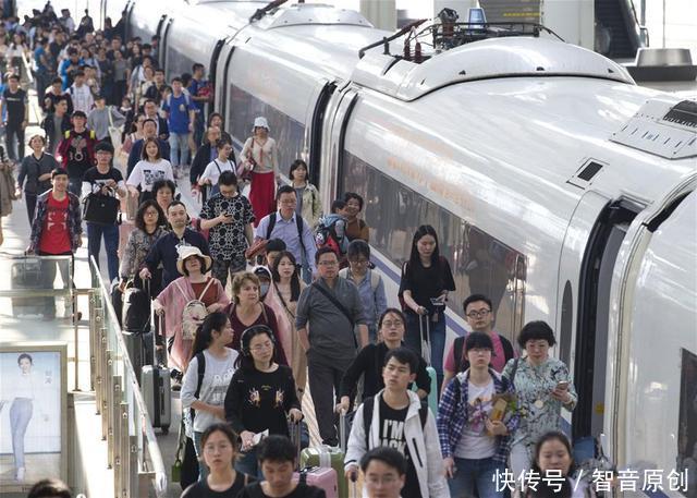 五一长假旅行人数1.5亿,但网友吐槽:工作6天拼凑周末也算长假?