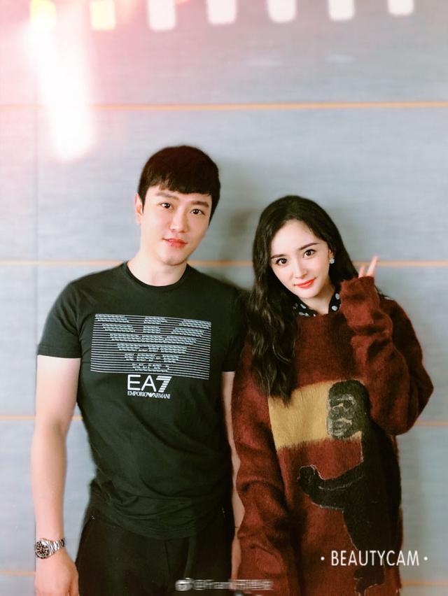 男子晒照跟杨幂合照还说我最爱的大幂幂，惹粉丝羡慕嫉妒！