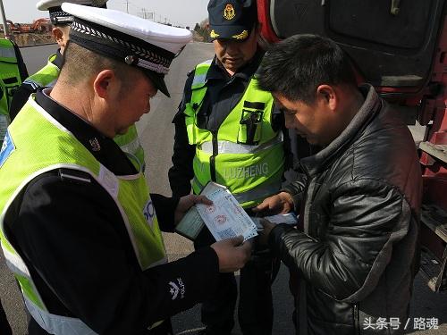 榆林公路管理局大保当治超站联合执法成效显著