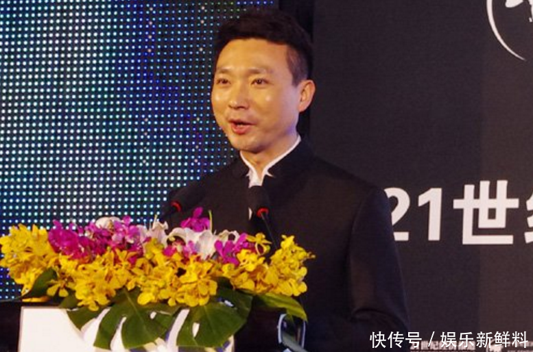 工作20年成央视一哥,神秘妻子终曝光,结婚18年