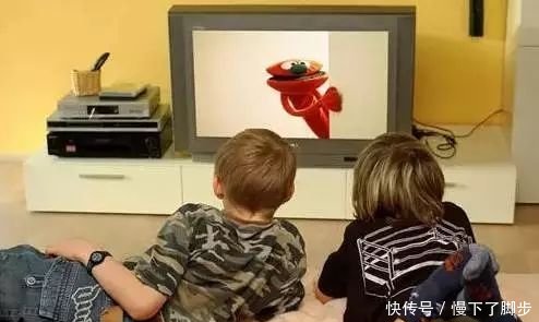 宝宝多大可以看电视,孩子爱看电视怎么办