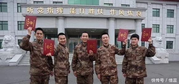 他初中毕业去当兵,数年后本科毕业归来