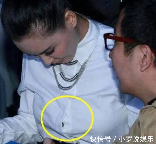 女星衣服崩开:刘涛手速快,李小璐只遮一点,莫小