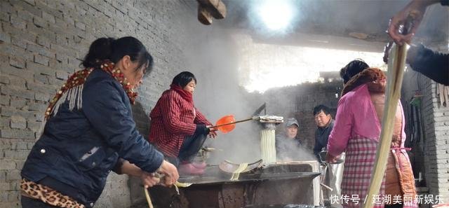 河南农民手工做纯红薯粉条, 七块钱一斤, 价格高