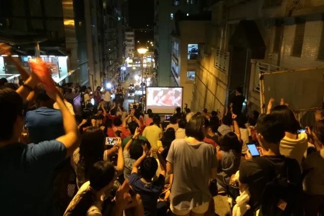 你在家直播看世界杯爽歪歪, 香港同胞望眼欲穿