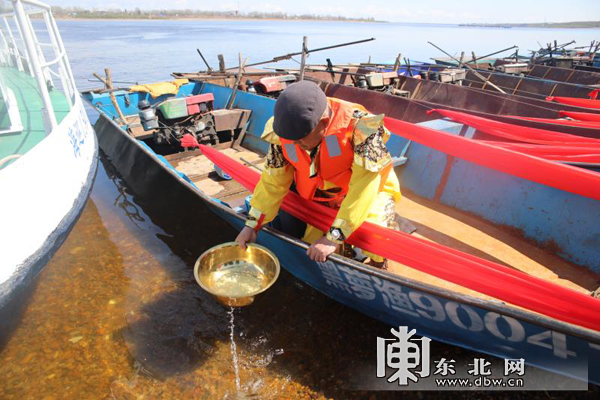 传承千年:体验黑龙江萝北县开江节 江水炖江鱼