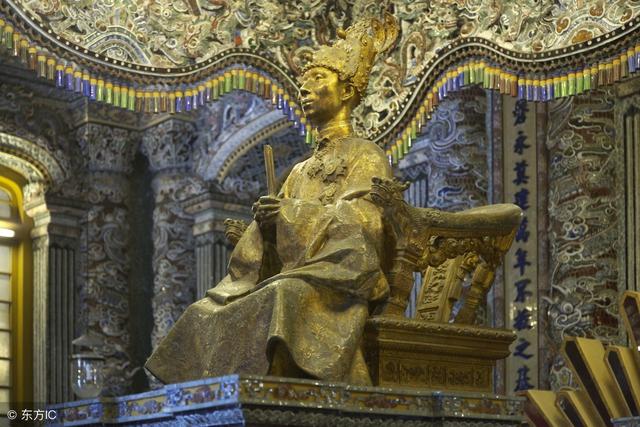 中国每年的烟草税够养10个航母战斗群,香烟是