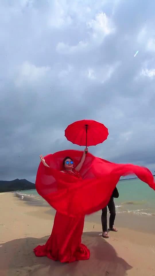 花了10几万海边拍结婚照,原片美上天,精修图出