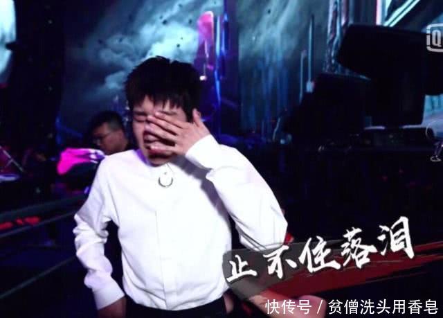 我是唱作人:王源在舞台上唱哭引观众不满!好友