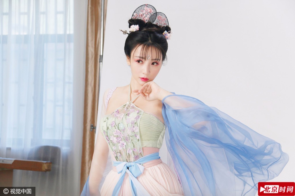 微微一笑很倾城!柳岩薄纱肚兜 秀美背爆乳