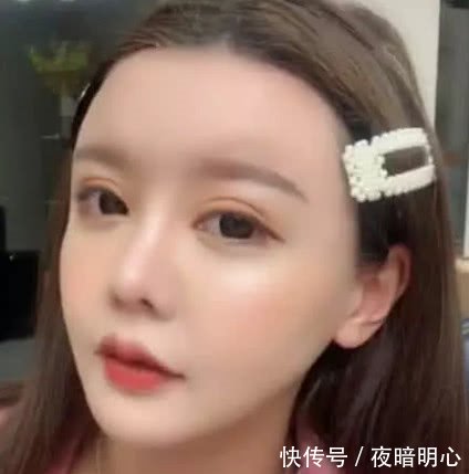 网红韩安冉终于回归,直播间素颜化妆,网友简直