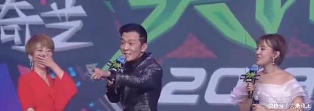 李咏生前最后一次主持颁奖礼,一个细节看出他