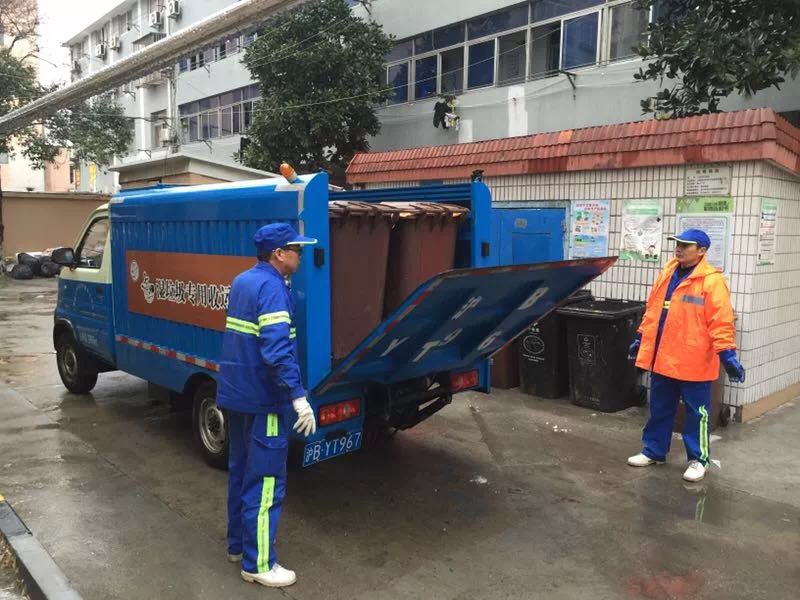 除夕夜2万余环卫工值守，烟花爆竹垃圾同比降七成多