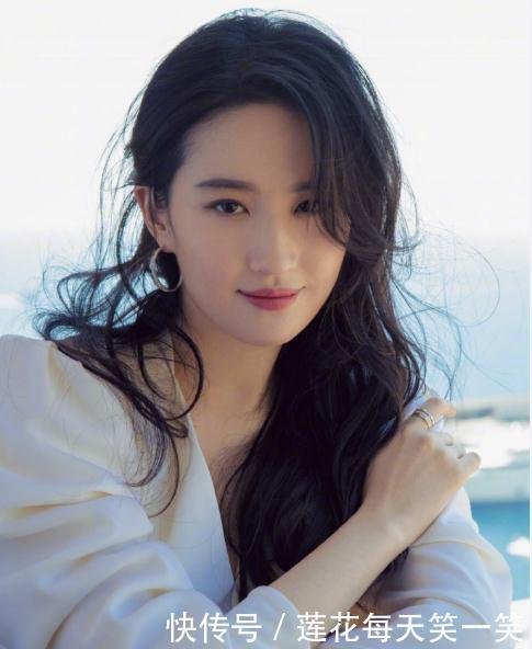 刘亦菲在生活中的几个神仙场景,好美,好温柔! 金沙城中心娱乐场