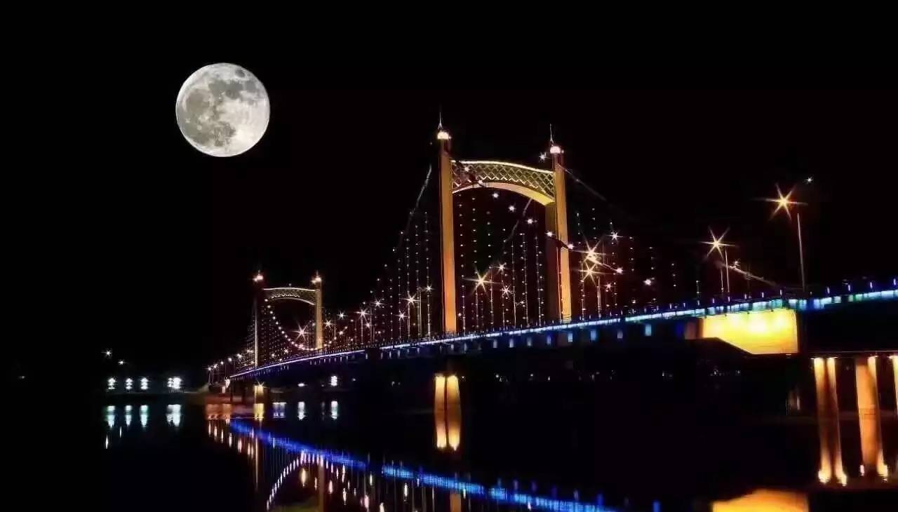 全球各地超级月亮大比拼,新加坡的真令人心塞~