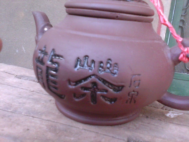 宜陶博物馆承制的紫砂壶值钱吗?石泉刻