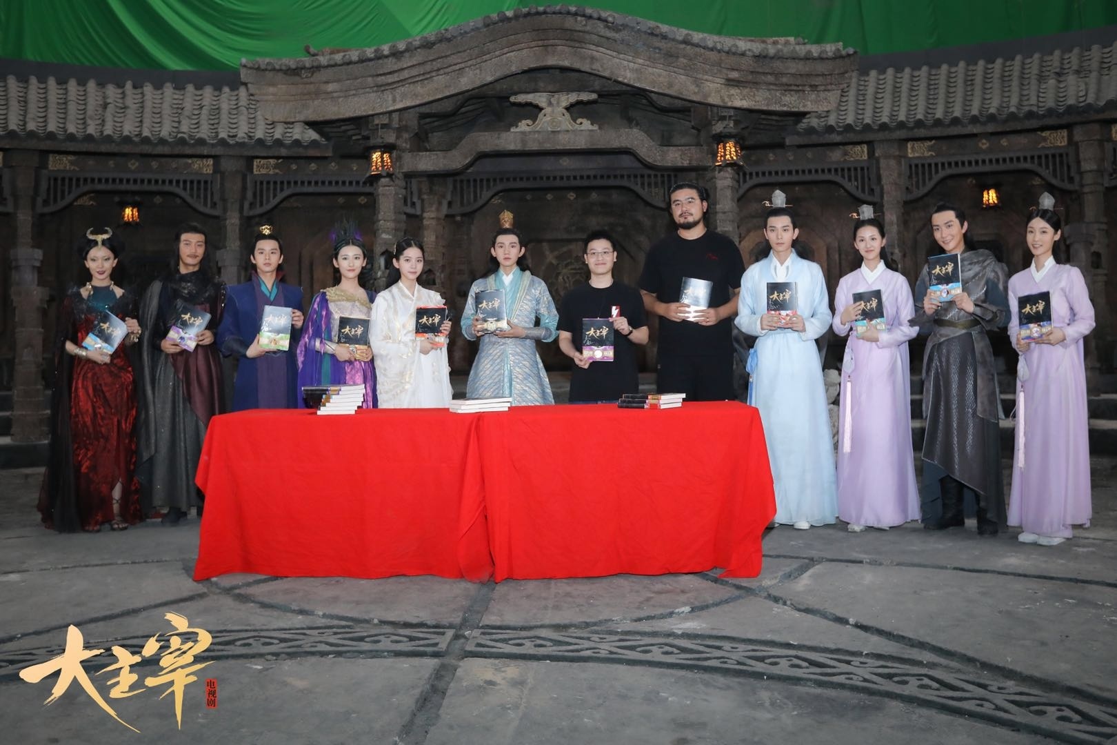 《大主宰》五周年庆生 王源欧阳娜娜不惧感情戏