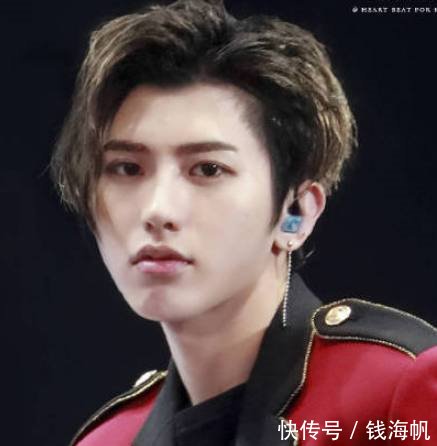 蔡徐坤代言的新广告,居然是慢慢走进粉丝的怀