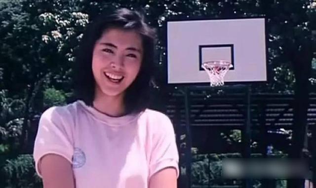 王祖贤旧照曝光,原来女神打篮球这么迷人