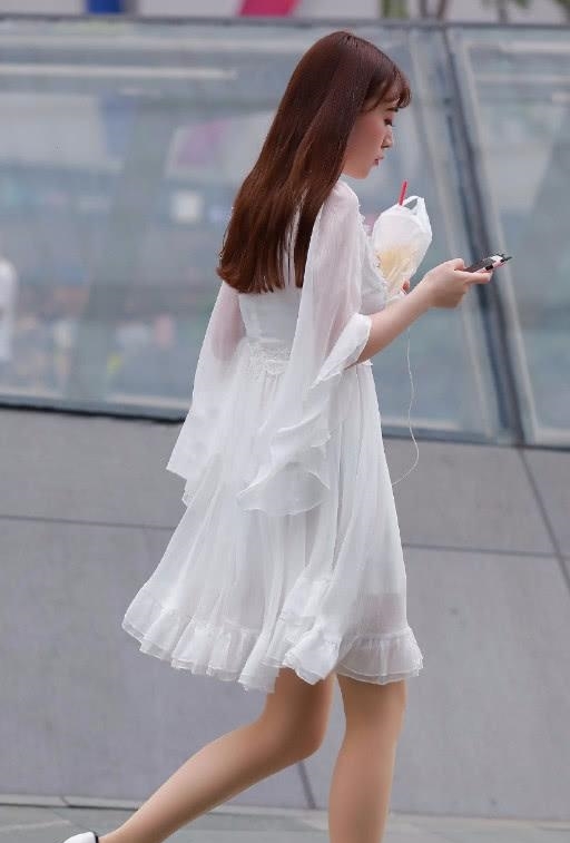 街头火了丝袜美女腿,超过像穿了丝袜,看着90老太婆美女变图片