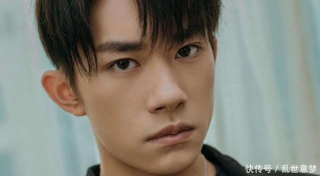 军嫂重生甜文带空间穿到饥荒年代,和妻控兵哥